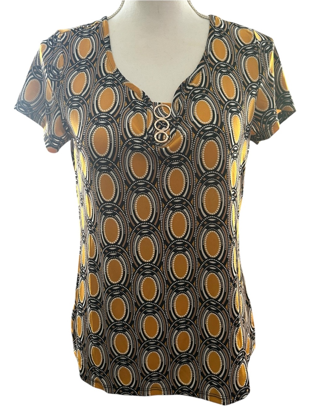 Women’s Short Sleeve V-Neck Geometric Oval Print Top in Mustard and Black